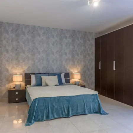 公寓 The Pinnacle Penthouse W Jacuzzi By Homely *