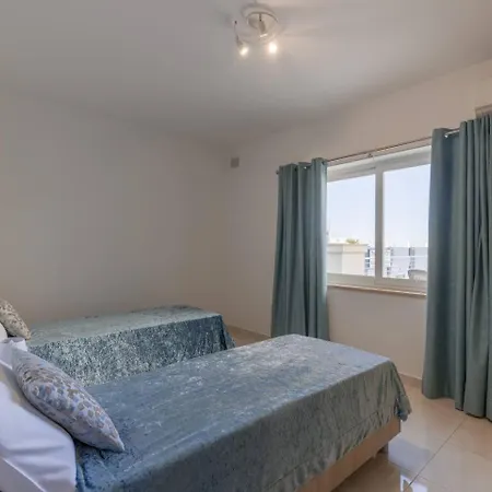 Apartment The Pinnacle Penthouse W Jacuzzi By Homely Mellieħa