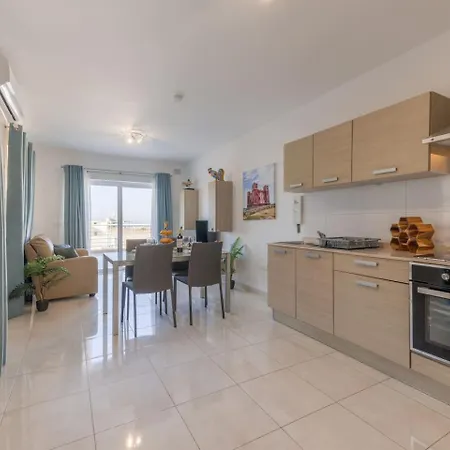 Apartment The Pinnacle Penthouse W Jacuzzi By Homely Mellieħa