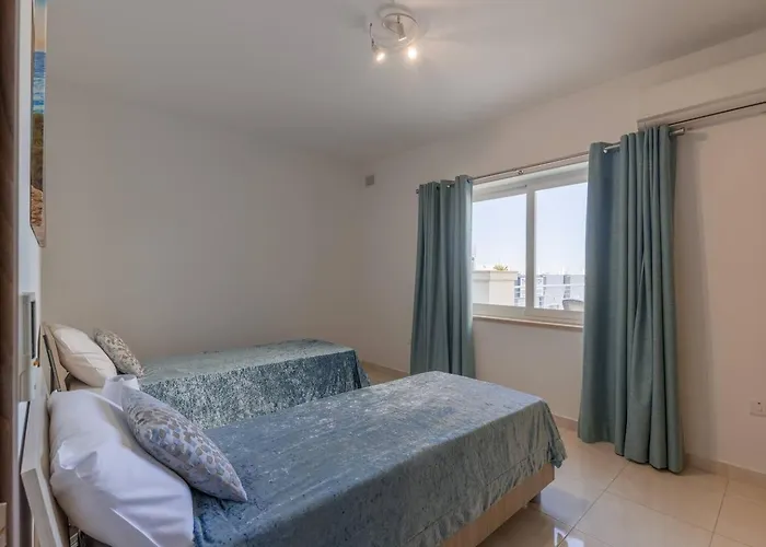 公寓 The Pinnacle Penthouse W Jacuzzi By Homely 梅利哈