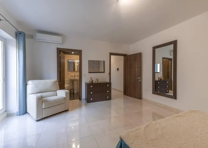 The Pinnacle Penthouse W Jacuzzi By Homely 公寓