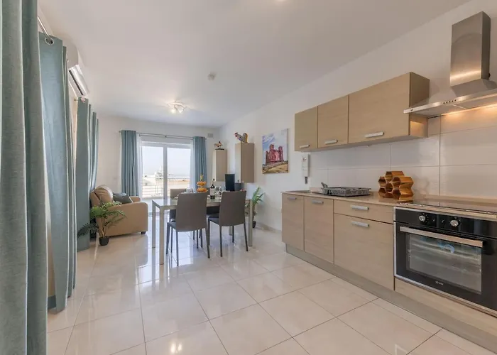 公寓 The Pinnacle Penthouse W Jacuzzi By Homely 梅利哈