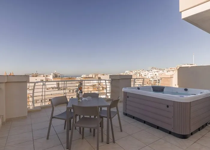 The Pinnacle Penthouse W Jacuzzi By Homely 公寓 *